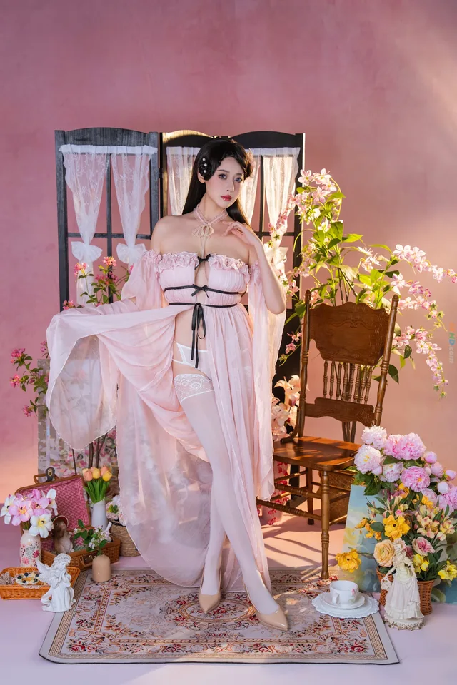 NaiXiJiangnice FenHongChaShi