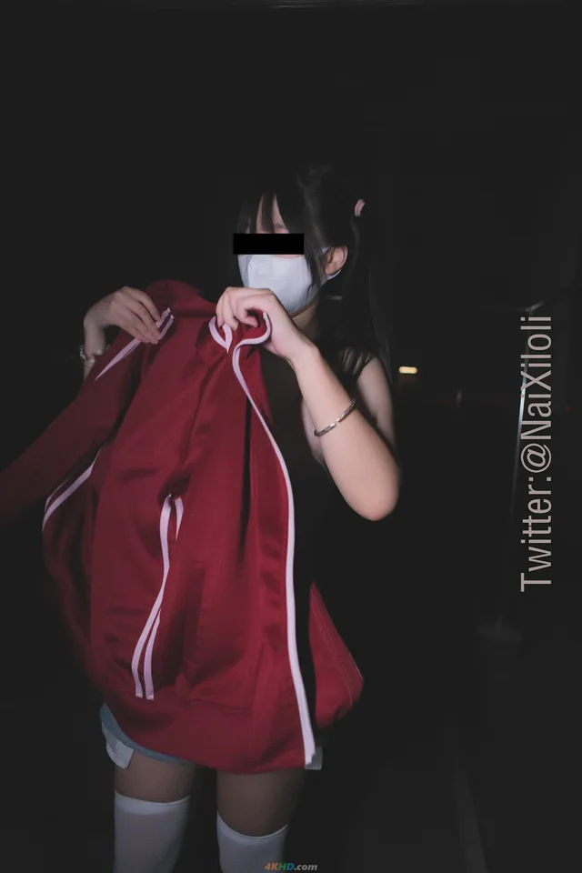PaoZaiFan(NaiXiloli) - JiuHongSeWaiTaoShenYeLuChu