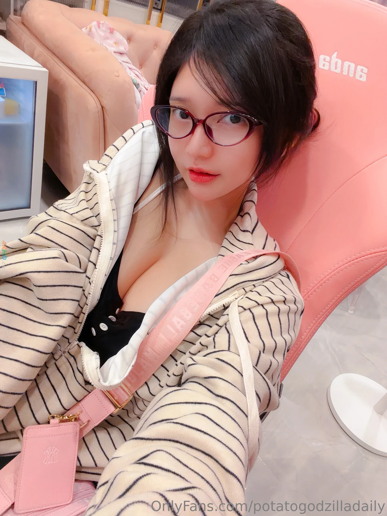 Potato Godzilla - OnlyFans Nude Dec 1-31, 2025 — photo 8