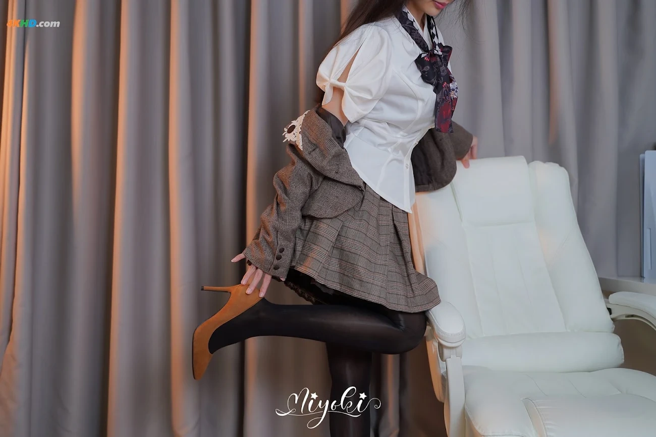 LingMuMeiXiao(RuanRuanPaZaiChuangDanShang) - MeiRenNuJiaoShiXiangHeWoTanLianAi?PianRenDeBa(DiErHua) — photo 10