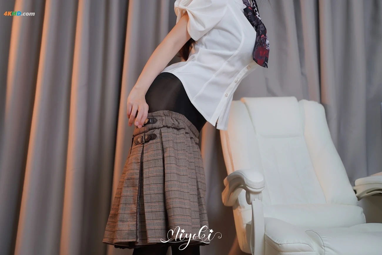LingMuMeiXiao(RuanRuanPaZaiChuangDanShang) - MeiRenNuJiaoShiXiangHeWoTanLianAi?PianRenDeBa(DiErHua) — photo 30