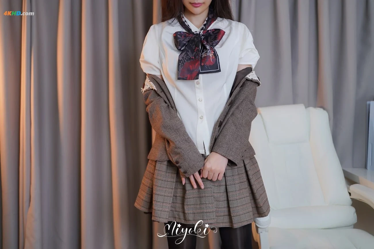 MisakiSuzuki MeiRenNuJiaoShiXiangHeWoTanLianAi?PianRenDeBa!(DiErHua) — photo 2