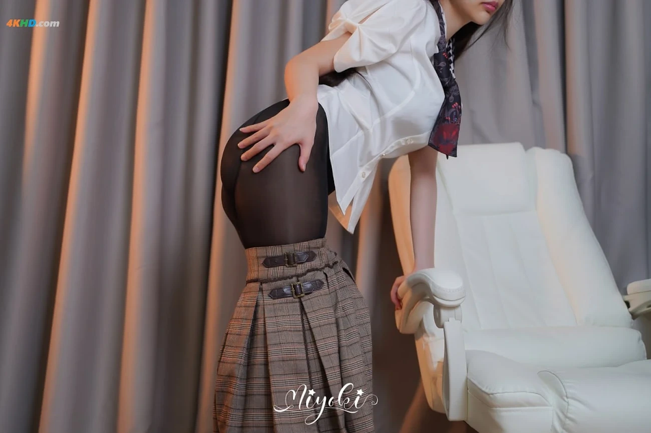 MisakiSuzuki MeiRenNuJiaoShiXiangHeWoTanLianAi?PianRenDeBa!(DiErHua) — photo 23