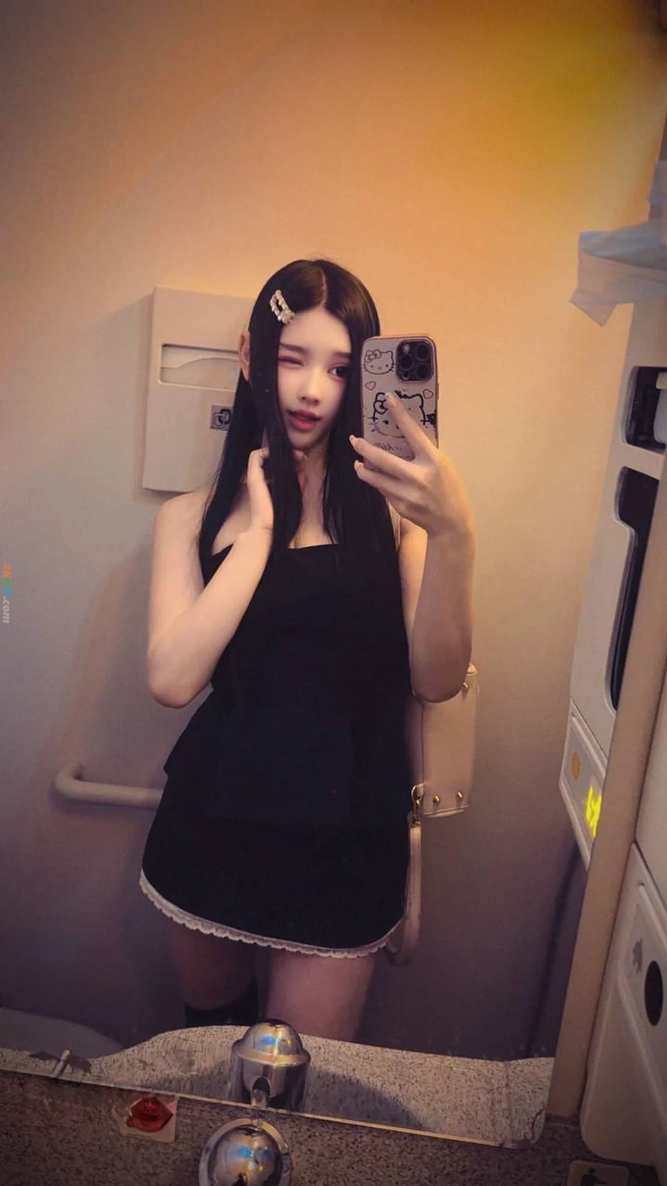 [OtherXXX] XiaoNiangZi - GuangZhouTianHeXianCunMoTeYuJinZhuShiTuFuLi — photo 2
